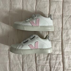 Toddler girl Veja Esplar shoes size 9.5. BRAND NEW, never worn.